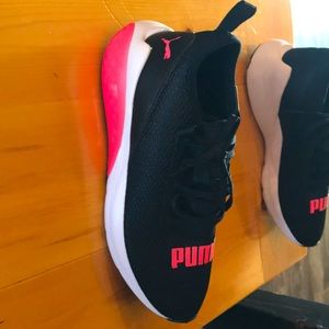 Black and pink womens pumas. Brand new. Never worn